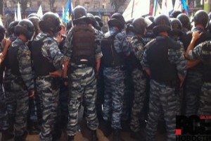Возле Киевсовета дежурят десятки правоохранителей