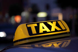 За неуплату таксист запер своего клиента в багажнике