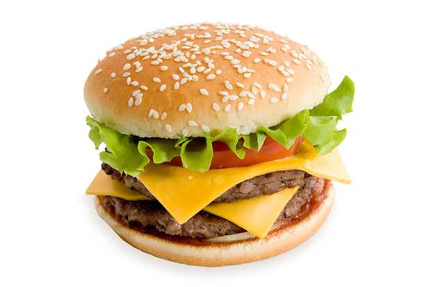 В США работника MсDonald’s приговорили к лишению свободы за плевок в гамбургер