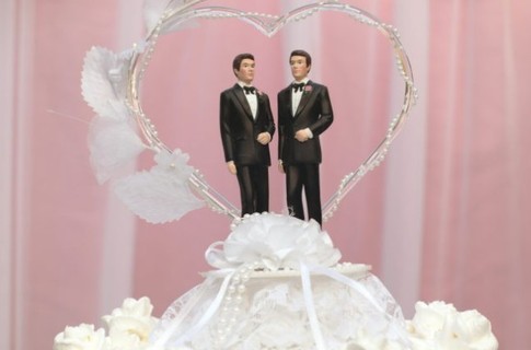 Европейский суд постановил, что гомосексуальным парам должны предоставляться такие же привилегии и льготы, как и традиционным семьям