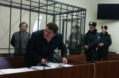 Апелляционный суд Киева оставил под стражей адвоката журналиста Дзиндзи до 6 февраля
