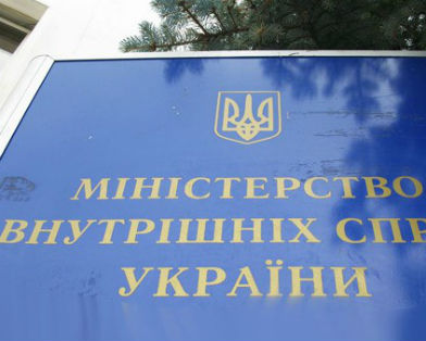 Возле здания МВД активисты устроили пикет из-за избиения журналистки