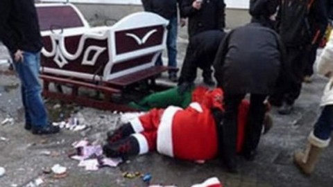 Дед Мороз попал в аварию на санях