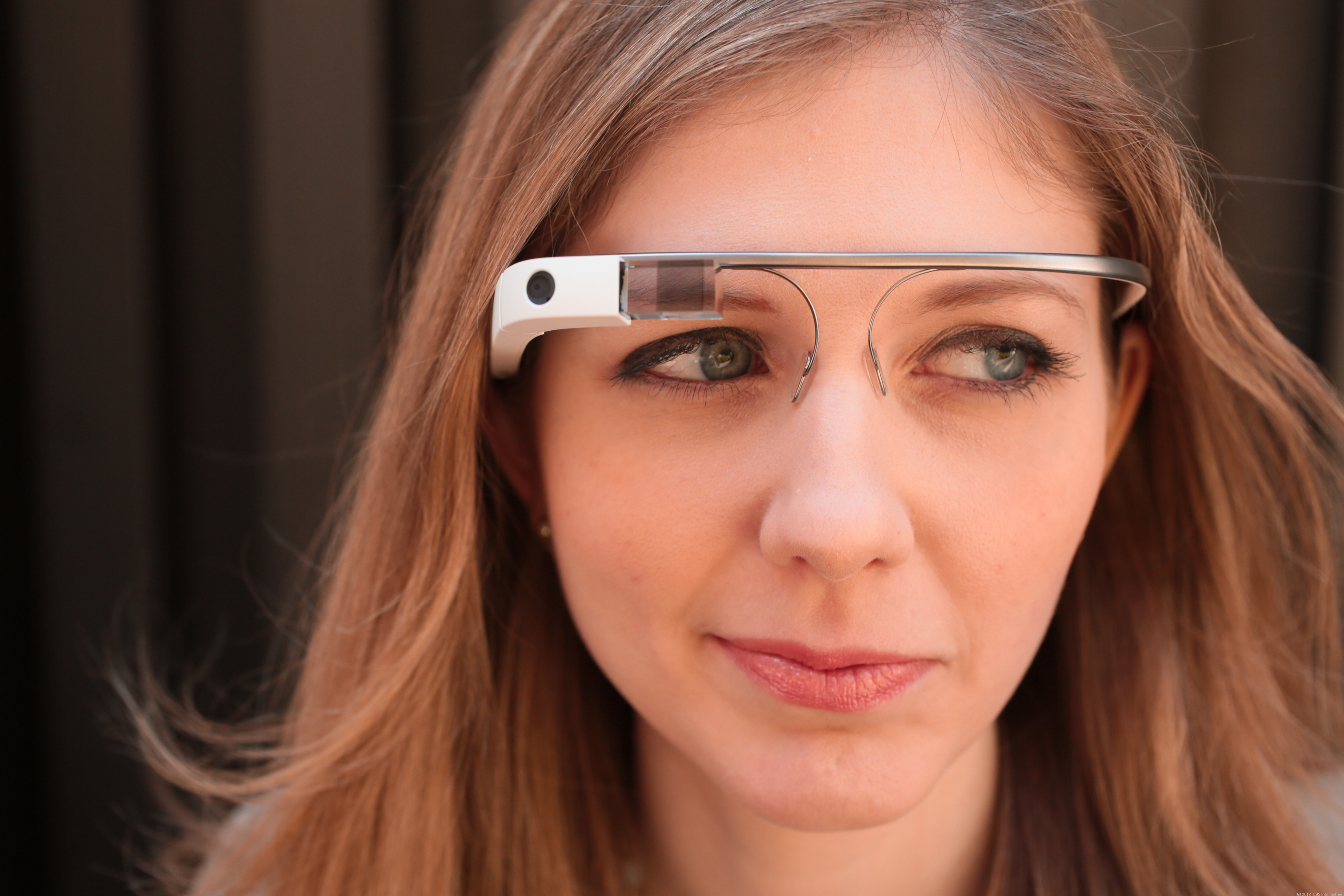 Суд отменил взыскание штрафа с американки за вождение в Google Glass. ВИДЕО