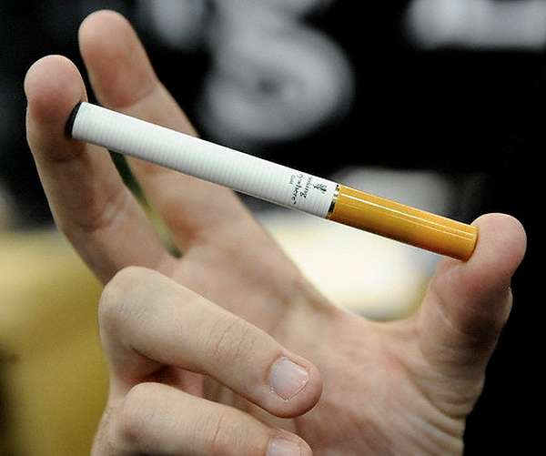 В Великобритании хотят запретить продажу электронных сигарет несовершеннолетним
