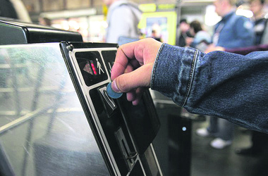 Киевский метрополитен зафиксировал неправомерное применение льготных документов. ВИДЕО