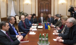 Андрей Клюев обсудил с делегацией Европарламента пути стабилизации ситуации в Украине. ВИДЕО