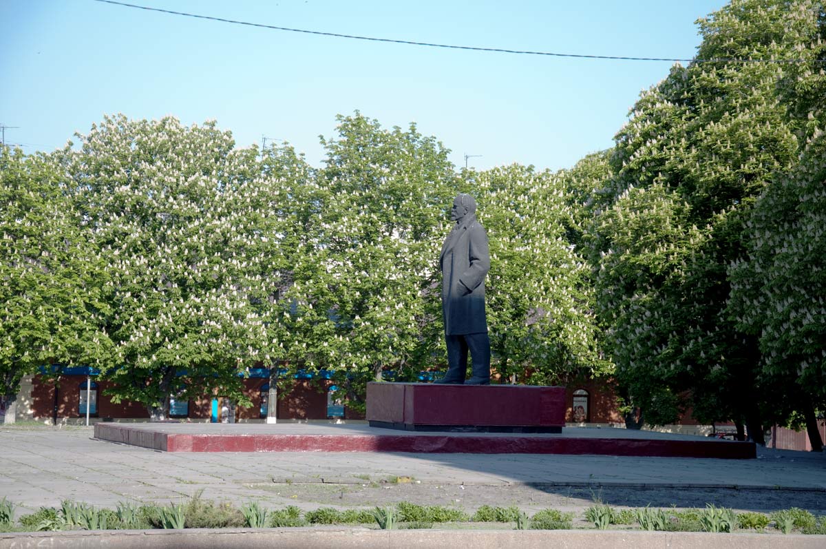 В Фастове снесли 7-тонный памятник Ленину