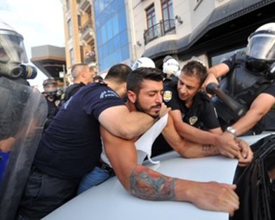 В Турции начался судебный процесс над полицейскими, убившими демонстранта