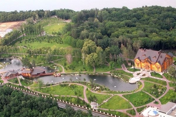 Межигорье перешло под охрану внутренних войск