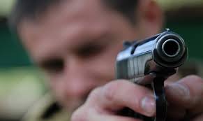 В Оболонском районе Киева пьяный мужчина открыл стрельбу по милиционерам