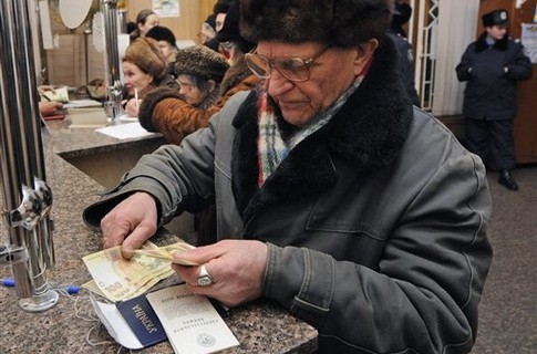 Пенсионный фонд Украины разъяснил, как гражданам, покинувшим АРК, получить пенсии и соцвыплаты