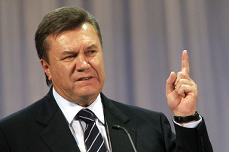 Янукович в письменном заявлении призвал украинских военных не выполнять приказы действующей власти