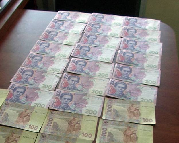 В Харьковской области председатель земельной комиссии сельсовета попался на взятке в 170 тысяч гривен. ВИДЕО 