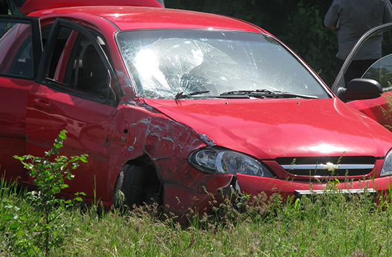 В Луганске обстреляли автомобиль: водитель убит, пассажир тяжело ранен