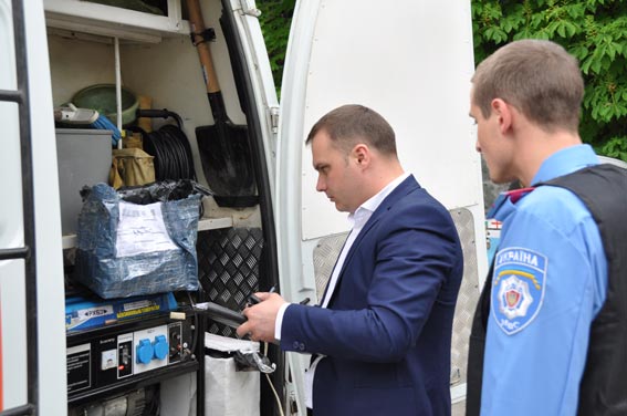 И. о. мэра Николаева отправили в посылке отрезанную голову животного и муляж гранаты. ВИДЕО