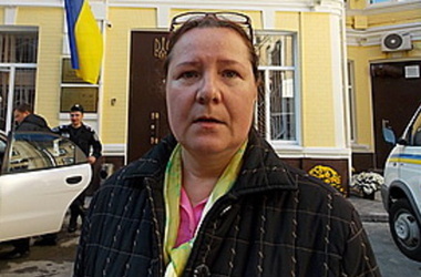 Милиция закрыла уголовное дело в отношении киевской учительницы, у которой незаконно пытались отобрать землю. ВИДЕО