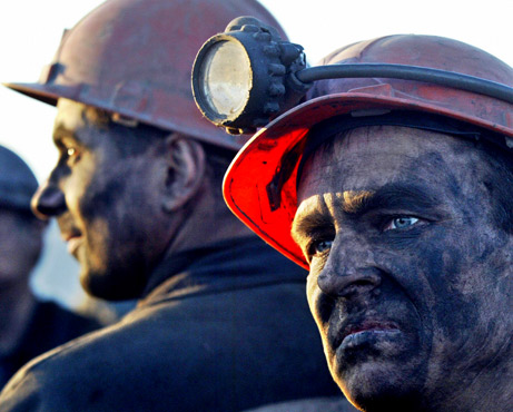 Семьям шахтеров, погибших из-за обстрела, выплатят годовой зароботок