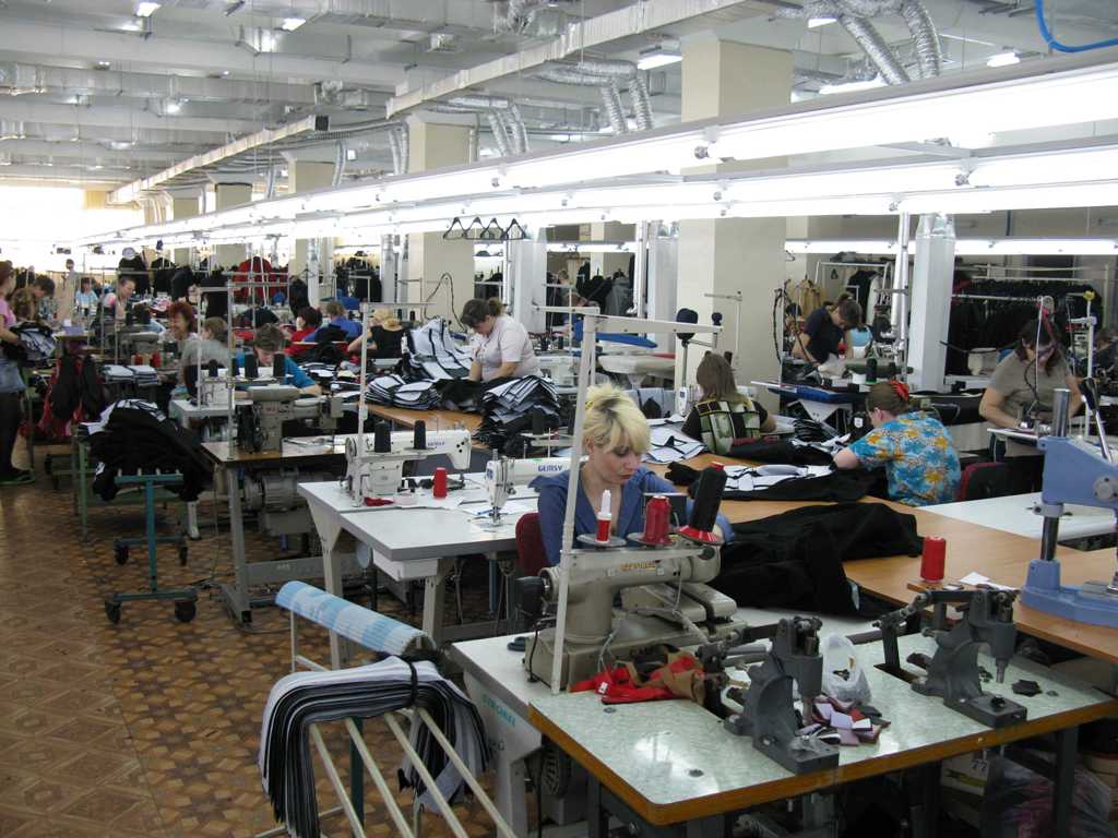 Швейная фабрика незаконно продавала одежду в Украине