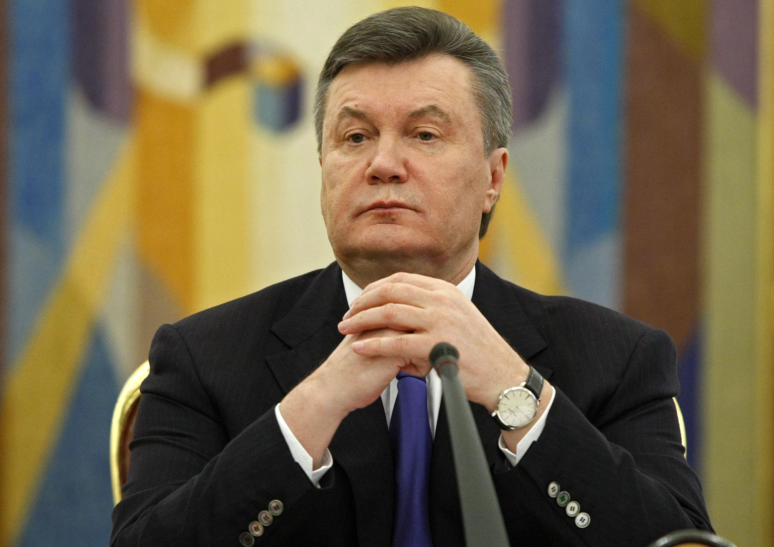 Янукович хочет через суд разморозить счета и вернуть президентское кресло