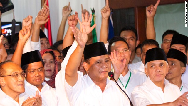 Один из кандидатов в президенты Индонезии оспорит результаты выборов в суде