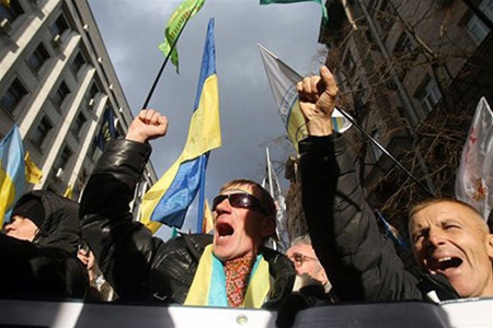 Правительство выплатит пострадавшим в массовых акциях протеста по 60 900 гривен