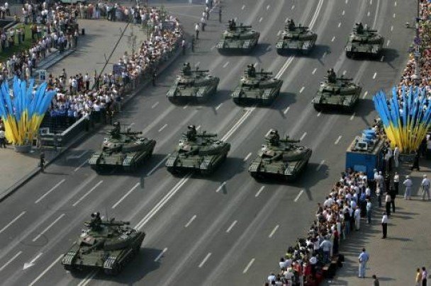 На Майдане в Киеве начался парад ко Дню Независимости