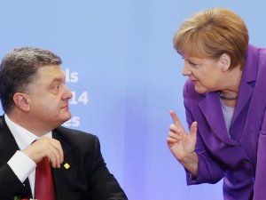 Порошенко и Меркель обсудили результаты встречи в Минске 