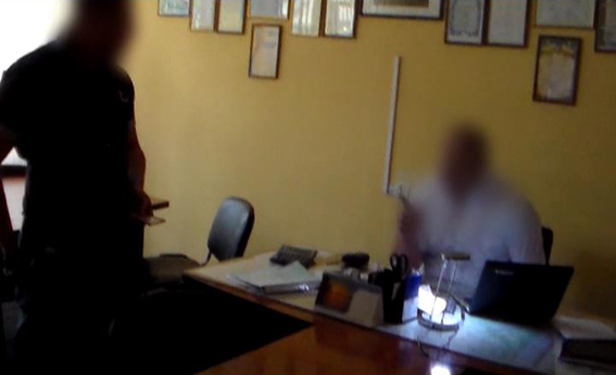 Директор одного из черновицких профучилищ попался на взятке в 7000 гривен