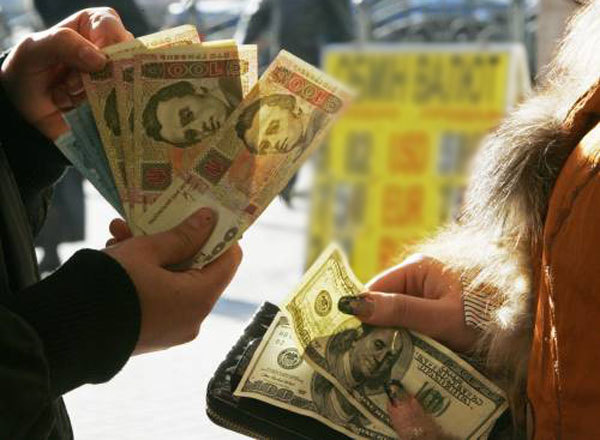 На валютном аукционе НБУ продал $94 млн. по курсу 12,90 грн. за 1 доллар