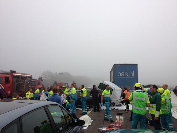 Масштабное ДТП в Нидерландах: Из-за тумана столкнулись 150 автомобилей