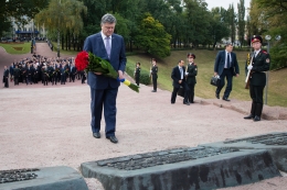 Президент принял участие в церемонии памяти жертв Бабьего Яра. ВИДЕО