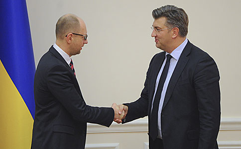 А. Яценюк встретился с наблюдателями за парламентскими выборами от Европарламента