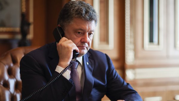 Петр Порошенко продолжил телефонные консультации с вице-президентом США. ВИДЕО