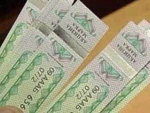 Кабмин снизил стоимость акцизных марок на алкоголь и табак