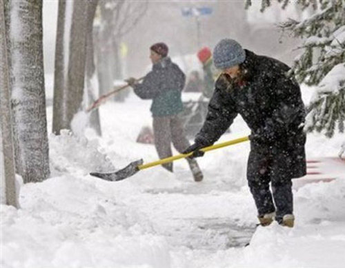 Киевские бизнесмены будут платить штраф за нерасчищенную от снега территорию. ВИДЕО