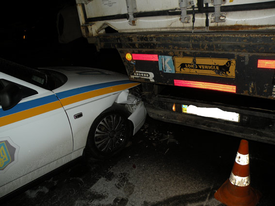 Пьяный водитель сбил ГАИшника и протаранил патрульный автомобиль 