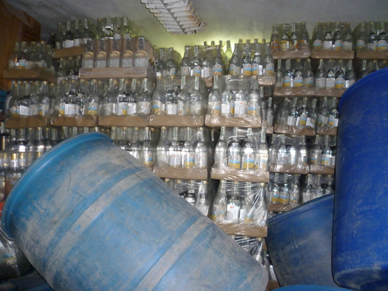 В Ровно разоблачен крупный подпольный склад с алкогольным фальсификатом