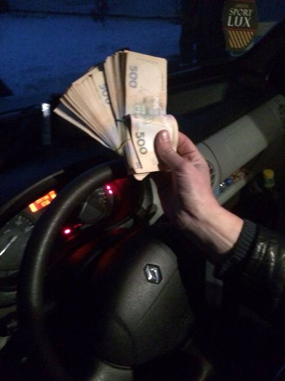 Глава управления агропромышленного развития требовал взятку в 90 тыс. грн за выделение земли