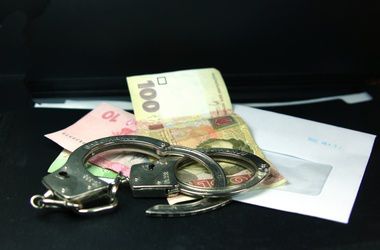 Подозреваемый предложил следователю за деньги «подкорректировать» ход расследования