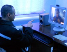 Украинские осужденные общаются с родными по Skype