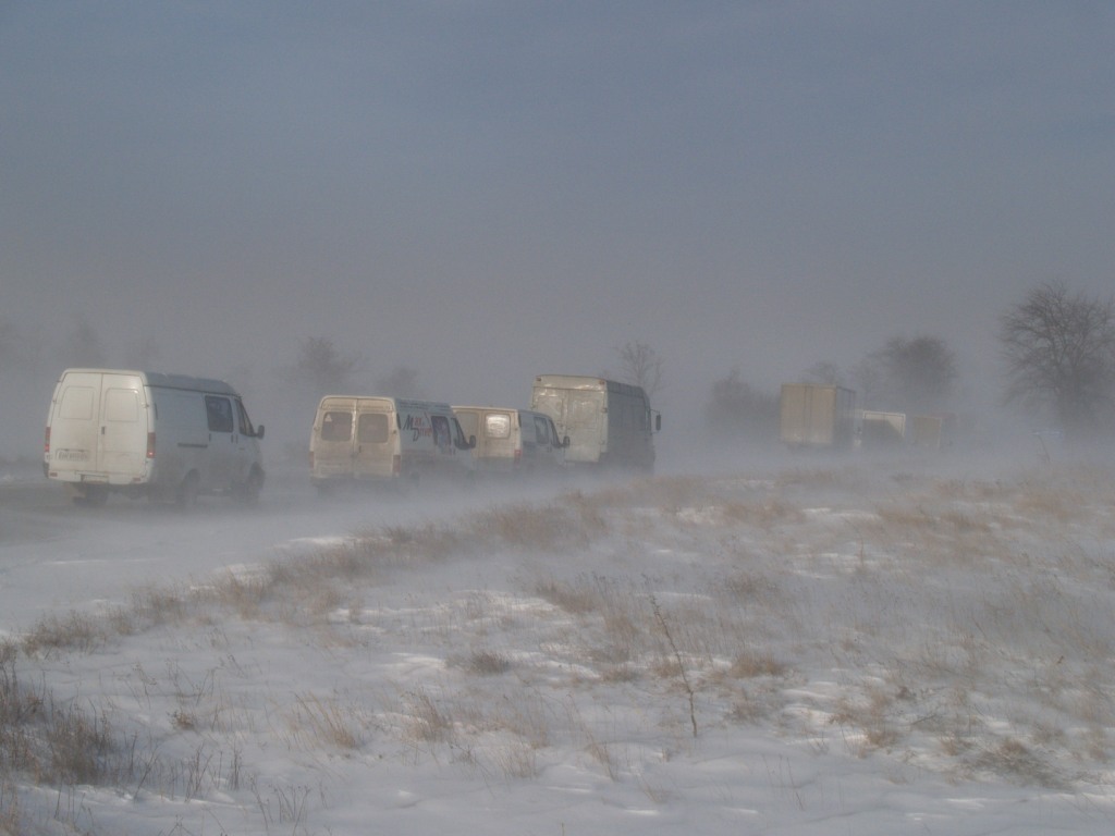 В Одесской области в снежном заносе застрял автобус с 60 пассажирами