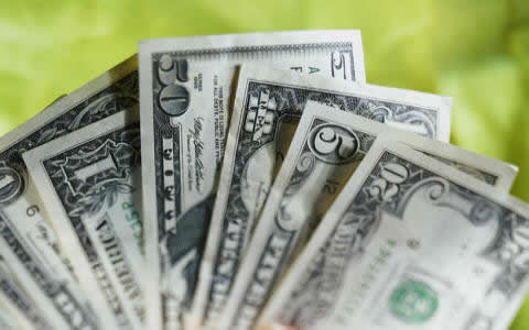 Женщина хотела купить валюту по выгодному курсу и отдала псевдобанкиру почти 2 миллиона гривен