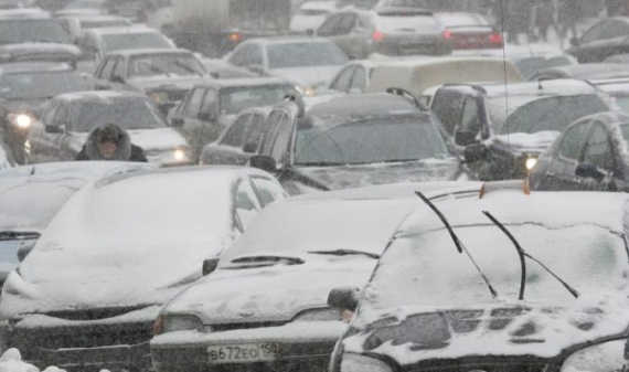 Из-за сильного снегопада в столице произошло 66 ДТП