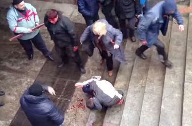 Суд признал виновной врача, которая избивала активиста во время Евромайдана в Харькове. ВИДЕО