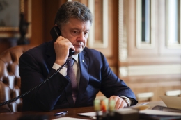 Петр Порошенко в разговоре с Меркель, Олландом и Путиным настоял на привлеченнии миротворцев в Украину