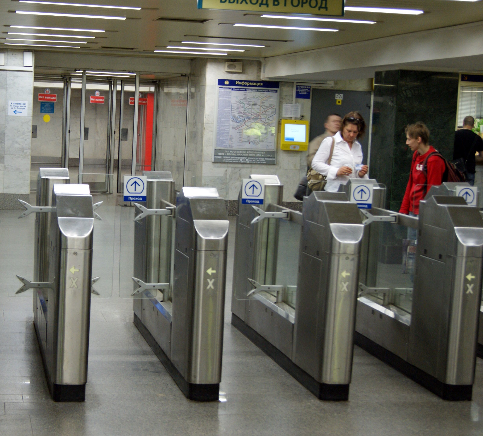 Пассажиров московского метро обяжут прикладывать билеты к турникетам на выходе со станций 