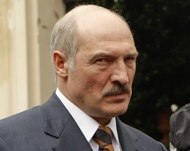 Из-за надписей на заборе о Лукашенко пенсионеру грозит уголовная ответственность