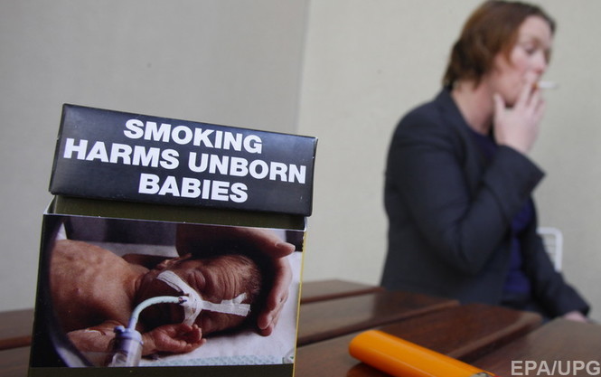 Британский парламент одобрил закон о продаже сигарет в одинаковых пачках
