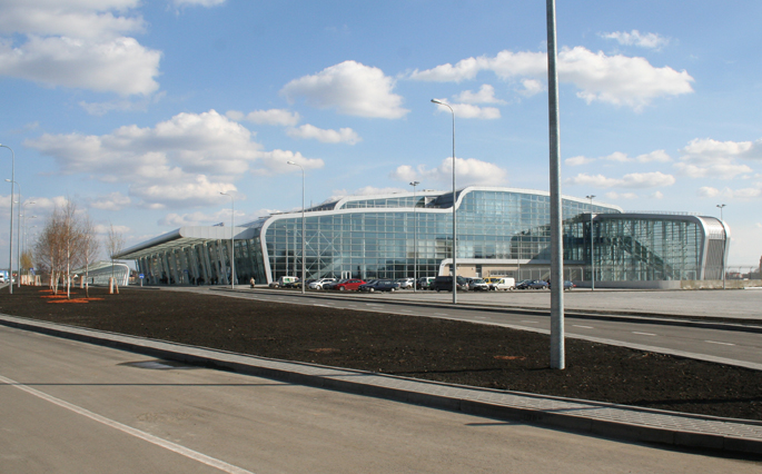 Из-за подозрительной коробки пассажиров и работников Львовского аэропорта пришлось эвакуировать